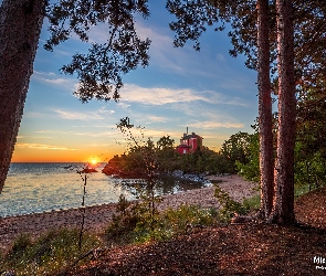 Stan Michigan, Jezioro Superior, Stany Zjednoczone, Latarnia morska, Drzewa, Marquette, Wschód słońca, Las