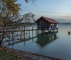 Pomost, Księżyc, Drzewa, Dom, Jezioro