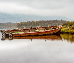 Skarpa, Norwegia, Skjolden, Jezioro Mosvatnet, Łódka
