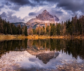 Włochy, Jezioro, Odbicie, Antorno Lake, Góry, Chmury, Dolomity, Alpy, Jesień, Drzewa
