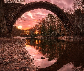 Most, Park Rododendronów Kromlau, Jesień, Niemcy, Saksonia, Rakotz Lake, Devils Bridge, Wieczór, Jezioro