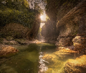 Skały, Martvili Canyon, Gruzja, Kanion, Przebijające światło, Wąwóz, Drzewa, Rzeka Abasza