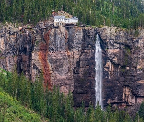 Kolorado, Bridal Veil Falls, Stany Zjednoczone, Wodospad, Drzewa, Skały, Dom, Telluride