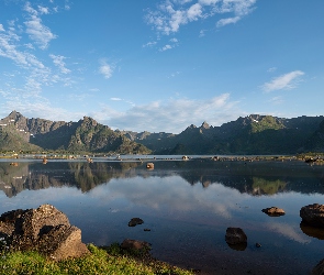 Jezioro, Chmurki, Niebo, Kamienie, Góry