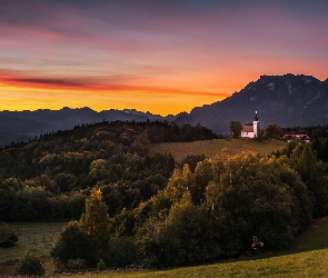 Góry, Bawaria, Wschód słońca, Niemcy, Powiat Berchtesgadener, Kościół, Drzewa, Lasy, Wzgórze