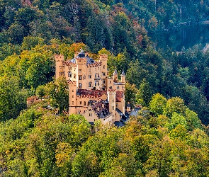 Zamek Hohenschwangau, Las, Bawaria, Niemcy, Góry, Alpy Bawarskie