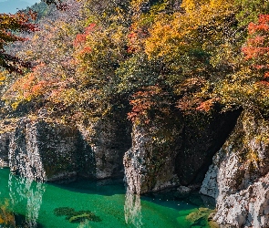 Japonia, Prefektura Tokushima, Iya Valley, Wyspa Sikoku, Rzeka Iya, Skały, Kolorowe, Drzewa, Jesień, Dolina