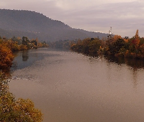 Australia, Drzewa, Góry, Jesień, Rzeka, Derwent River