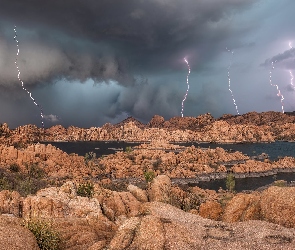 Jezioro, Pioruny, Skały, Chmury, Arizona, Watson Lake, Stany Zjednoczone, Prescott