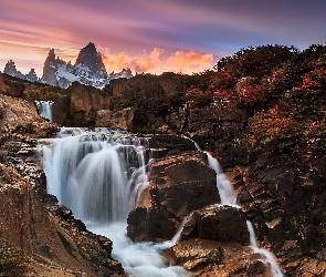 Skały, Jesień, Kaskada, Roślinność, Góra, Patagonia, Fitz Roy, Park Narodowy Los Glaciares, Argentyna, Rzeka