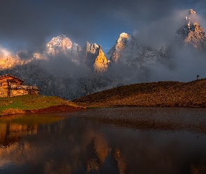 Włochy, Schronisko Baita Segantini, Jezioro, Mgła, Dom, Dolomity, Szczyt, Cimon della Pala, Góry