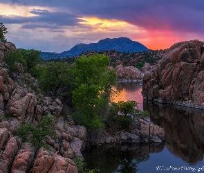 Skały, Watson Lake, Zachód słońca, Jezioro, Arizona, Drzewa, Stany Zjednoczone, Prescott