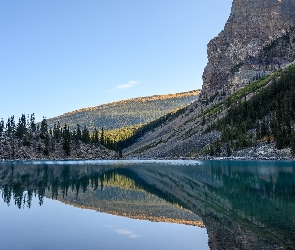 Jezioro, Odbicie, Góry, Drzewa, Alberta, Moraine Lake, Kanada, Park Narodowy Banff