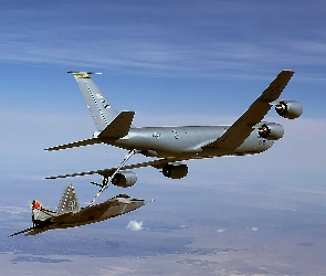 Boeing KC-135 Stratotanker, F-22A