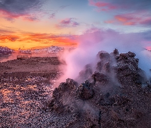 Rzeka, Dym, Góry, Skały, Hverir, Zachód słońca, Islandia, Gejzer