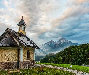 Niemcy, Berchtesgaden, Chmury, Bawaria, Lasy, Alpy, Drzewa, Kapliczka, Góry, Kirchleitn Kapelle