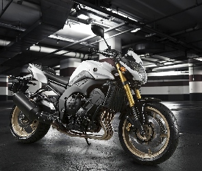 Yamaha FZ8, Parking