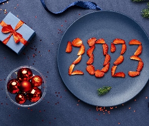 Nowy Rok, Gałązki, Prezent, Wstążka, Kulki, Talerz, 2023, Pokrojone, Truskawki