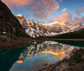 Alberta, Góry, Kanada, Jezioro Moraine, Chmury, Park Narodowy Banff, Odbicie, Drzewa
