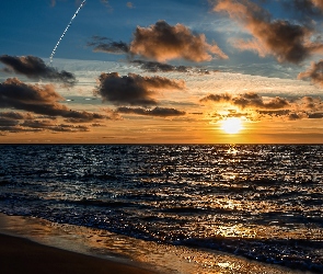 Zachód słońca, Chmury, Fale, Morze, Plaża, Brzeg