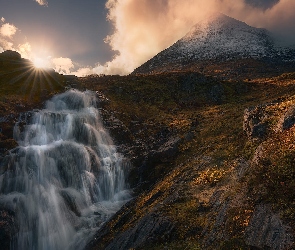 Romsdalen, Promienie słońca, Wodospad, Góry, Norwegia
