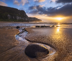 Morze, Purakaunui Bay, Plaża, Nowa Zelandia, Zatoka, Góry, Wybrzeże, Zachód słońca, Chmury