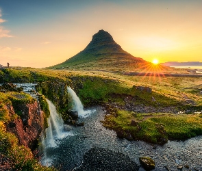 Islandia, Kirkjufellsfoss, Góra, Promienie słońca, Kirkjufell, Wodospad