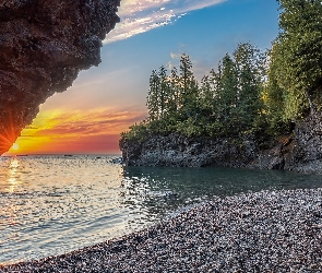Stany Zjednoczone, Marquette, Kamienie, Michigan, Jezioro, Skały, Superior Lake, Zachód słońca, Jaskinia, Drzewa