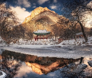 Świątynia Baekyangsa, Drzewa, Park Narodowy Naejangsan, Rzeka, Zima, Altana, Korea Południowa, Góry