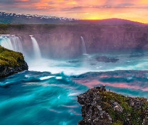 Islandia, Wodospad Godafoss, Góry, Zachód słońca, Chmury, Skały