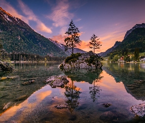 Góry, Bawaria, Drzewa, Niemcy, Gmina Berchtesgadener, Domy, Jezioro Hintersee, Skały, Zachód słońca