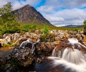 Góry, Coupall River, Szkocja, Rzeka, Drzewa, Buachaille Etive Mor, Chmury, Kamienie