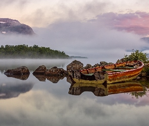 Stavanger, Łódka, Mgła, Norwegia, Kamienie, Góry, Jezioro Mosvatnet
