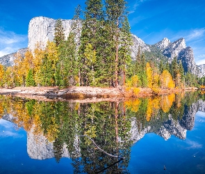 Kalifornia, Rzeka Merced, Stany Zjednoczone, Jesień, Góry, Park Narodowy Yosemite, Skały, Drzewa