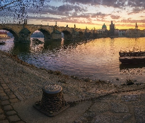 Rzeka Wełtawa, Czechy, Praga, Most Karola, Zachód słońca