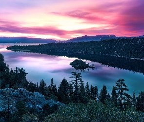 Zachód słońca, Drzewa, Góry, Niebo, Jezioro, Kalifornia, Tahoe Lake, Wyspa Fannette, Stany Zjednoczone, Drzewa