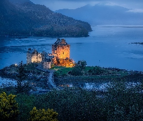 Zamek, Wyspa, Szkocja, Oświetlony, Loch Duich, Eilean Donan, Drzewa, Jezioro