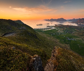Morze Norweskie, Dolina, Lofoty, Wschód słońca, Roślinność, Norwegia, Góry