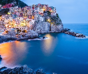 Włochy, Manarola, Skały, Morze, Domy, Wybrzeże