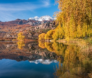 La Roche de Rame, Las, Francja, Jezioro Lac de la Roche de Rame, Jesień, Góry, Odbicie, Drzewa