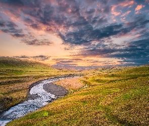 Rzeka Fjadra, Islandia, Zachód słońca, Chmury, Wzgórza
