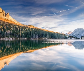 Włochy, Grand Hotel Misurina, Domy, Cortina dAmpezzo, Jezioro, Dolomity, Misurina Lake, Las, Góry, Drzewa