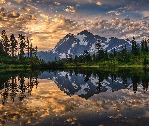 Stany Zjednoczone, Park Narodowy Północnych Gór Kaskadowych, Odbicie, Stan Waszyngton, Drzewa, Picture Lake, Góry, Mount Shuksan, Jezioro, Zachód słońca