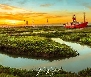 Rzeka, Hrabstwo Essex, Bagno Tollesbury Wick, Anglia, Tollesbury, Latarnia morska, Trawa, Czerwony, Statek