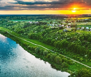 Domy, Droga, Kowno, Drzewa, Rzeka Niemen, Litwa, Pole