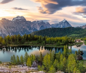 Chmury, Dom, Jezioro, Góry, Las, Drzewa