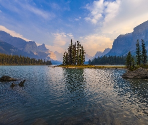 Drzewa, Góry, Park Narodowy Jasper, Lasy, Maligne Lake, Kanada, Jezioro