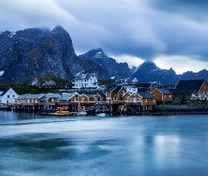 Skały, Domy, Lofoty, Chmury, Morze, Norwegia, Góry