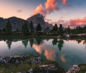 Włochy, Prowincja, Odbicie, Belluno, Jezioro, Dolomity, Lago di Limides, Drzewa, Góry, Skały