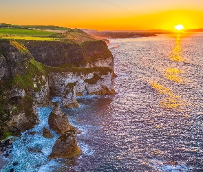 Zachód słońca, Klif, Hrabstwo Antrim, Skały, Wybrzeże, Irlandia Północna, Morze